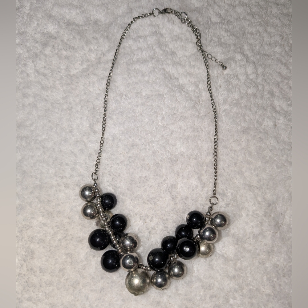 Reitmans Black and Silver Cluster Necklace